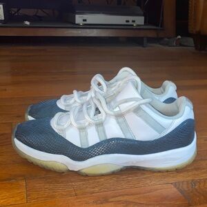 Air Jordan 11 Snakeskin Low (size 9)